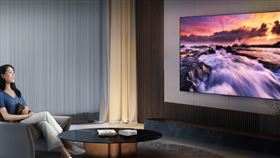 住家空間小加上減碳省電趨勢，帶動不佔空間、隨處可看的無框電視熱銷。（圖／品牌業者提供）