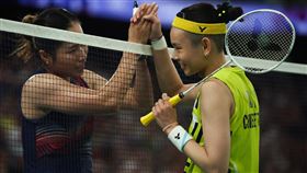 巴黎奧運交手戴資穎　依瑟儂：很高興再和她比賽台灣羽球天后戴資穎（右）法國時間31日在2024巴黎奧運女單預賽敗給泰國的依瑟儂（左），兩人場上較勁，場下則是惺惺相惜的好朋友，賽後雙方在網前致意。依瑟儂事後也在社群媒體發文表示，戴資穎一直都是她的鏡子，很高興可以再和戴資穎比賽。中央社記者吳家昇巴黎攝  113年8月1日