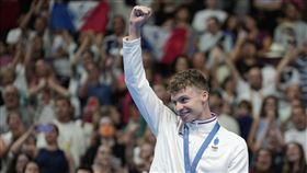 法國游泳新星馬向在拿下200公尺蝶式後不到2小時，參加200公尺蛙式，再創奧運紀錄的成績摘下當晚第2金。（圖／美聯社／達志影像）