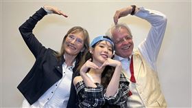 IU、傑夫拉泰特。（圖／翻攝自YouTube-Zev Does KDrama）