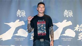 王陽明《角頭－大橋頭》。(圖／曼尼娛樂提供)