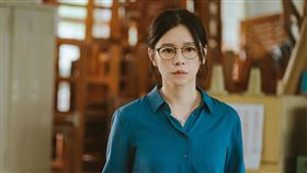 《乒乓男孩》徐若瑄飾演工作忙碌的媽媽。（圖／華納兄弟提供）