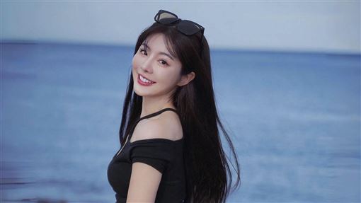 啦啦隊女神險高速撞車！遭事故車擋道急轉