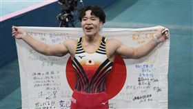 ▲20歲的岡慎之助在巴黎奧運男子體操個人全能決賽勇奪金牌。（圖／美聯社／達志影像）