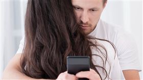 外遇有跡可循。（圖片來源：Freepik）