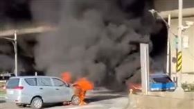 台61線，麥寮，2車相撞，油箱破裂，瞬間引發火燒車，烈焰(圖／翻攝畫面)