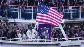 美國籃球代表隊,詹姆士，掌旗手。（圖／美聯社／達志影像）