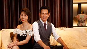 郎祖筠（左）與王耿豪扮演貌合神離的夫妻。（圖／春河劇團提供）