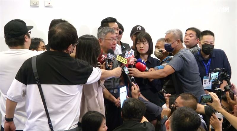 被指京華城案親簽容積獎勵　柯嗆不用理她