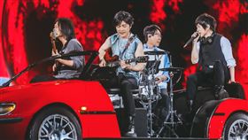 五月天演唱會邀請光良擔任嘉賓。（圖／相信音樂提供）