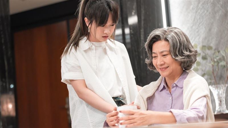嚴正嵐曝陳孝萱私下面！聊到兒子眼神秒變