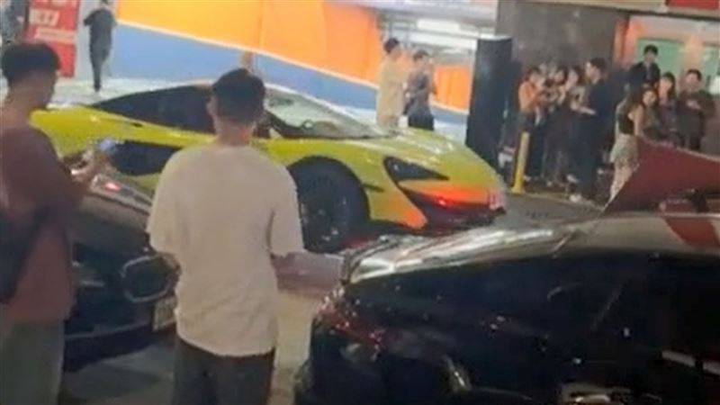 1380萬麥拉倫600LT違停超跑巷 警直接拖吊