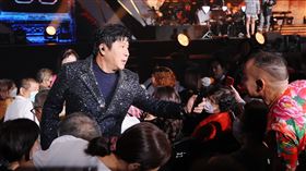 胡瓜主持藍寶石大歌廳。（圖／高雄流行音樂中心提供）