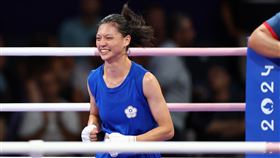 巴黎奧運女子拳擊　吳詩儀開心前進4強（1）台灣拳擊女將吳詩儀（圖）法國時間31日在巴黎奧運拳擊女子60公斤級8強碰上厄瓜多選手帕拉修斯（Maria Jose Palacios），出場時並沒有太多表情，不過在確定搶勝晉級後終於展露笑顏、難掩興奮。中央社記者王騰毅巴黎攝  113年8月1日