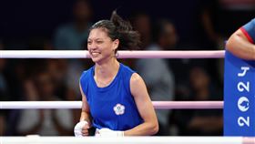 巴黎奧運女子拳擊　吳詩儀開心前進4強（1）台灣拳擊女將吳詩儀（圖）法國時間31日在巴黎奧運拳擊女子60公斤級8強碰上厄瓜多選手帕拉修斯（Maria Jose Palacios），出場時並沒有太多表情，不過在確定搶勝晉級後終於展露笑顏、難掩興奮。中央社記者王騰毅巴黎攝  113年8月1日