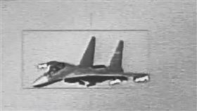 空軍公布狙擊手莢艙標定共軍殲16畫面共機與中共航艦山東艦海空聯訓，國軍11日再度公布F-16B戰機透過狙擊手莢艙標定殲16畫面，顯示空軍強大監控能力。（空軍提供）中央社記者游凱翔傳真  113年7月11日