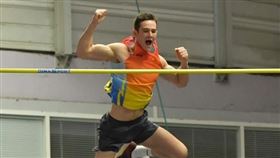 21歲撐竿跳選手阿米拉蒂因「過人長處」爆紅。（圖／翻攝Anthony Ammirat IG）