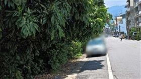 南投竹山今天（4日）發生一起命案，有民眾發現一輛停在龍眼樹下的汽車滲出血水，警方到場發現一名男子陳屍在駕駛座上，男子已死亡多日，身上無明顯外傷，詳細死因仍待檢警調查釐清。