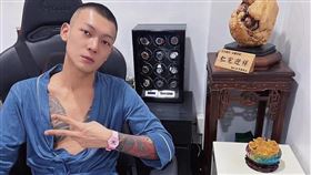 鳳梨日前指控罔腰盜刷信用卡。（圖／翻攝自鳳梨IG）