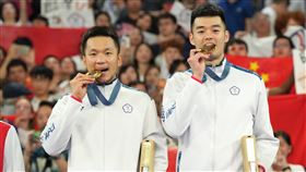 ▲巴黎奧運羽球男雙，台灣「麟洋配」李洋、王齊麟奪得金牌。（圖／中華奧會提供）