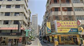 有一名女網友分享她在高雄苓雅區永康街租了一間四五坪大小套房的撞鬼經驗，嚇壞一票網友。（圖／翻攝自google街景畫面）