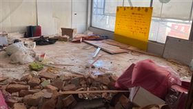 竊賊租房鑿牆  潛入銀樓行竊（2）蔡姓嫌犯4月中承租新北市蘆洲區某銀樓隔壁棟房屋，以裝潢名義進行敲打，實則測試牆壁厚度，並在不敲出洞的情況下把牆打到一定薄度後，17日凌晨一舉擊碎，潛入銀樓行竊。圖為蔡嫌承租房屋內情況。（翻攝照片）中央社記者高華謙傳真  112年5月18日