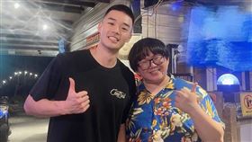 林育羣（右）曬和王齊麟（左）的合照。（圖／翻攝自林育羣IG）