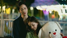 莫允雯首度飾演母親角色，與劇中女兒葇菈深情對戲。（圖／LINE台灣提供）
