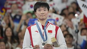 ▲中國羽球女將何冰嬌在巴黎奧運女單拿下銀牌。（圖／美聯社／達志影像）