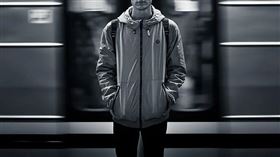 男子搭乘末班車回家，隔天卻「身首分離」，剩下一顆頭顱在車廂。（示意圖／翻攝自pixabay） 