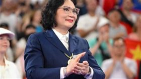 頒獎麟洋 「好姨」千萬卡地亞手環超吸睛(圖/翻攝Patama Leeswadtrakul粉專)