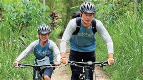 林彥君（左）及江勝山（右）原本形象陽光正面，如今恐因侵吞爭議讓人設翻車。（翻攝林彥君臉書）