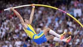 ▲「瑞典鳥人」杜普蘭提斯（Armand Duplantis）以6公尺25刷新自己創下的撐竿跳世界紀錄。（圖／美聯社／達志影像）