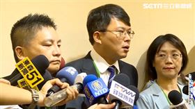 黃帝穎說，翁曉玲（右1）的隊友黃國昌（右2）、吳宗憲（右3）也為擴權辯護，無視民主世界和法界通說認定擴權違憲，應該也是「驕傲的中國人」吧！