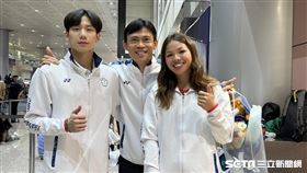 台灣奧運游泳代表隊王冠閎（左）、教練黃智勇（中）與台美混血勇將韓安齊（右）。（圖／記者蔡厚瑄攝影）