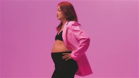 凱莉拍雜誌封面。（圖／媽媽寶寶提供）