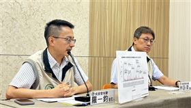 羅一鈞說明新冠疫情。（圖／記者簡浩正攝影）