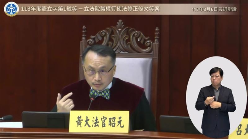 網瘋傳黃昭元超Ｑ領結！王定宇喊：像河童