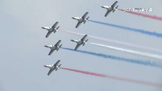 升級後首參與展演　F-16V大雁隊形衝場