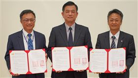 花蓮縣警察局與花蓮一信及花蓮二信簽訂打詐合作意向書(MOU) 強化公私協作反詐騙　圖／花蓮縣警察局提供