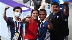 台灣奧運拳擊好手陳念琴與教練柯文明以及助教羅尚策。（圖／中華奧會提供）