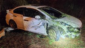 分隔島,槽化線,分向桿,匝道,事故,高雄,國道,自撞