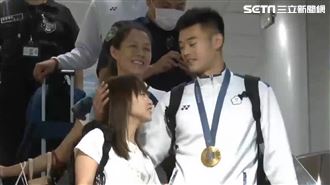 多圖／陳詩媛接機緊牽！王齊麟摸頭全閃瞎