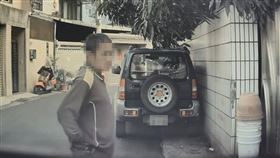 台中,太平,鐵釘,怪客,特斯拉,哨兵,錄影（圖／翻攝畫面）