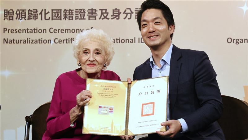 去年親頒身分證給彭蒙惠！蔣萬安：很難過