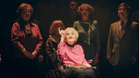 年邁彭蒙惠以輪椅代步彭蒙惠至今仍吹奏樂器、寫寫歌、帶同事去浮潛，無奈行走已經有點吃力。神采奕奕的她直說，自己不愛被困在輪椅上，「這不是我的風格」。她每天鍛鍊，期待有天能再次四處走跳。（彭蒙惠提供）中央社記者鍾佑貞傳真  112年8月5日