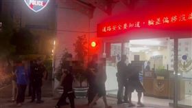 新北市三重區破獲旅館吸毒案，三重警分局4日配合青春專案擴大臨檢，4日晚間22時許到正義北路某處旅館臨檢，敲門無人回應，卻聽到馬桶沖水聲，警方察覺有異，入內檢查後發現6男在裡頭開毒趴，並於廁所、冰箱後查獲毒品及吸食器，立即將毒蟲逮回警局。
