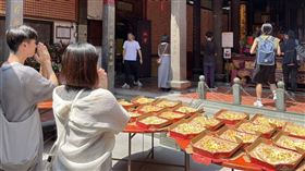 必勝客「紅餡芝心比薩」單點249元，即日起至8月11日限時限量開賣。（圖／品牌業者提供）