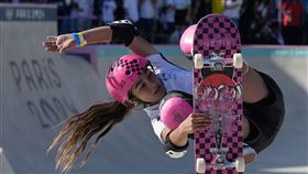 轟動滑板界的澳洲青少女特魯（Arisa Trew），6日勇奪巴黎奧運女子滑板公園賽金牌，為澳洲歷來最年輕的金牌得主。（圖／美聯社／達志影像）