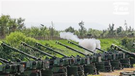 陸軍第十軍團「重砲保養射擊」。（圖／軍聞社提供）